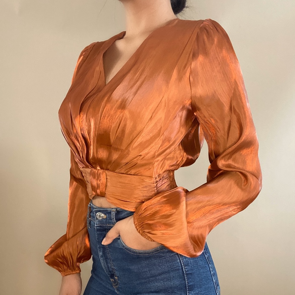Camel Front knot shine crop top